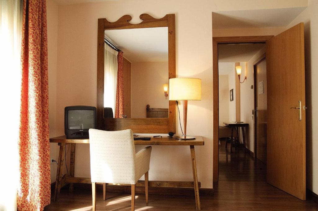 Hotel Pirineos Castejón de Sos Cameră foto